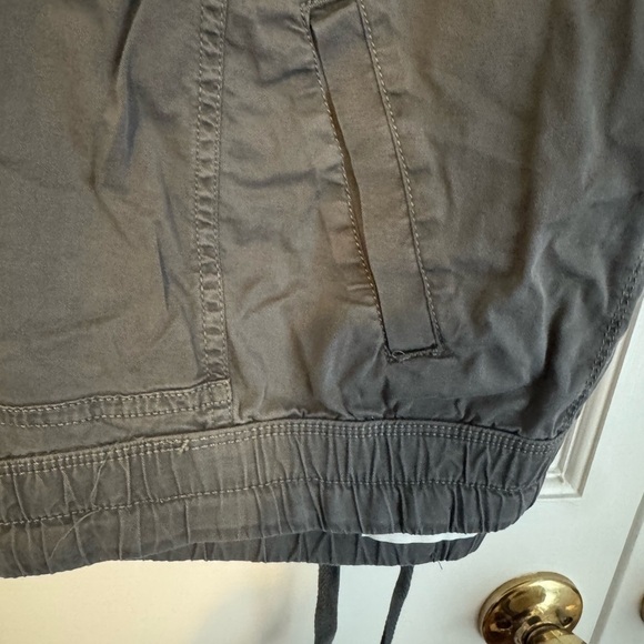 Women’s Must Have Gray Comfy Cargo Capris with pockets. Never Worn. - Picture 7 of 10